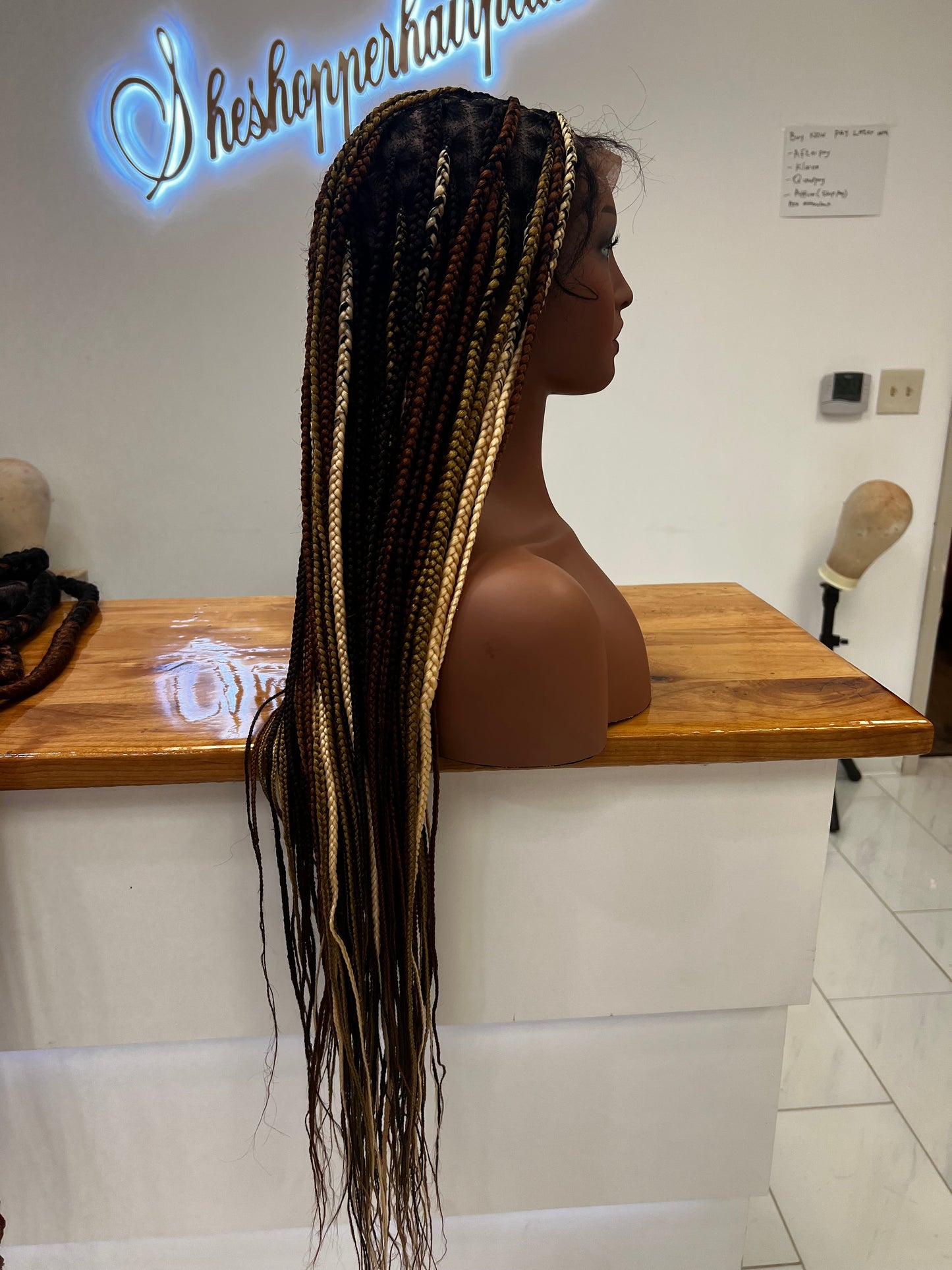 Medium knotless multi color unit