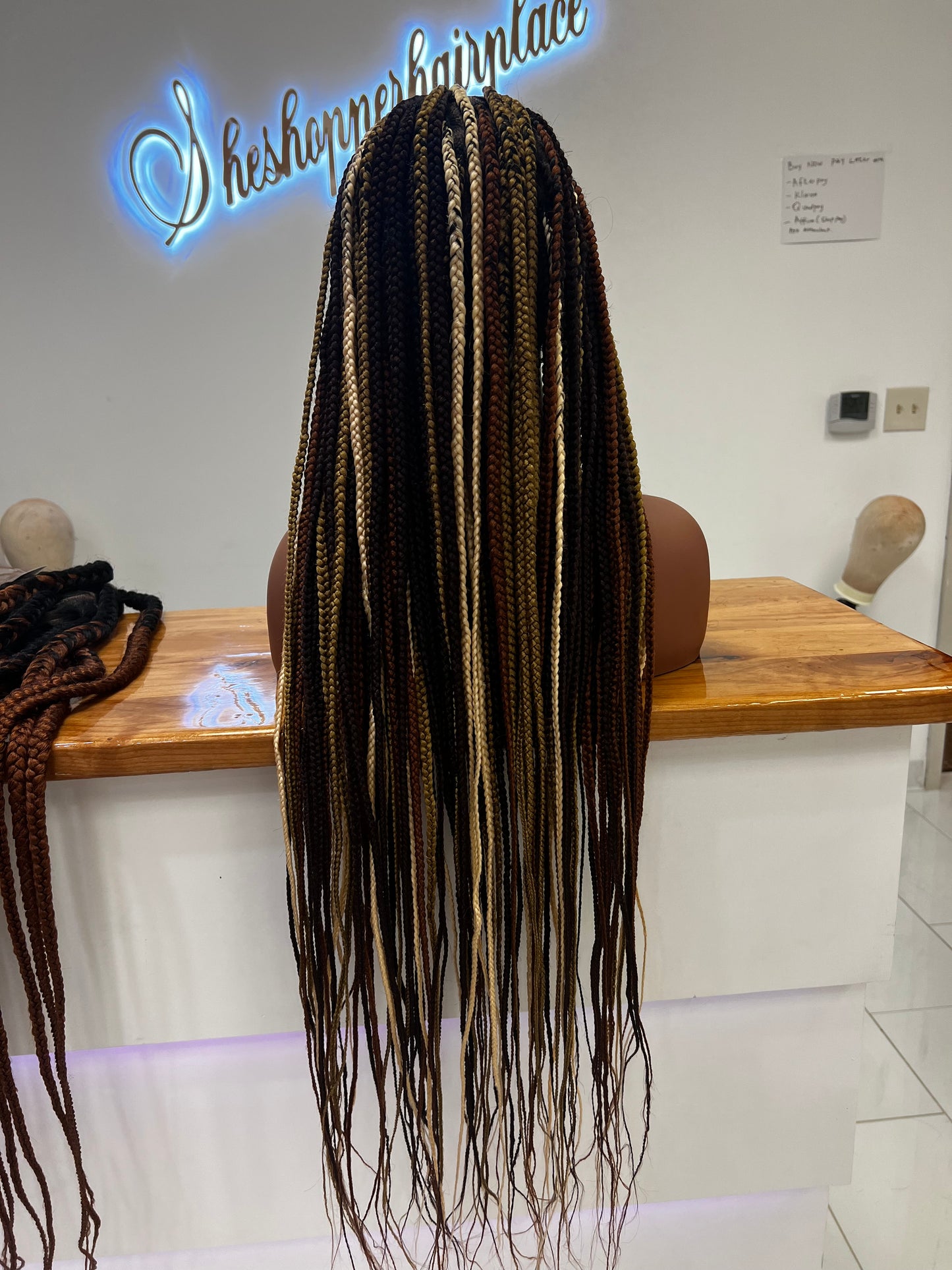 Medium knotless multi color unit