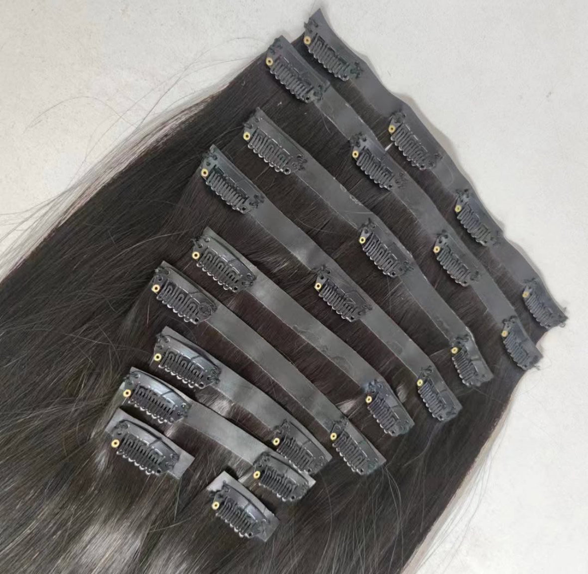 Virgin straight clip in (natural hair)